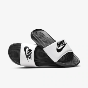 Chinelo Nike Victori One Masculino: de R$ 249,99 por R$ 121,60