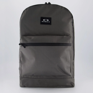 Mochila Oakley Confront Bag Cinza: de R$ 379,90 por R$ 168,22