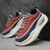 Achamos: Tênis masculino moda casual estiloso por R$ 171,81