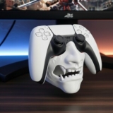 Achamos: Suporte para Controle PS5 Máscara Ghost of Yotei Stand Decorativo de Mesa Premium por R$…